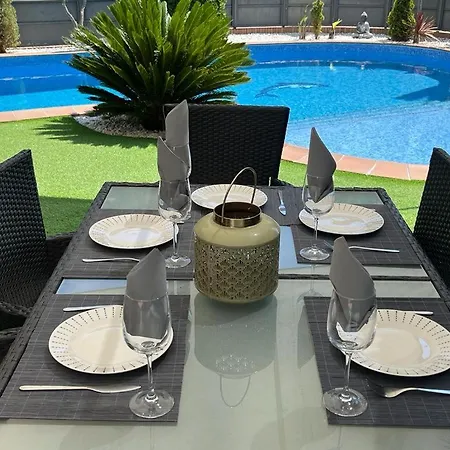 Villa Washingtonia Near Sitges