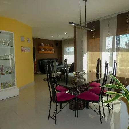 Villa Washingtonia Near Sitges